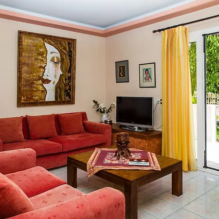 Eleana Villa