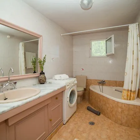 Vila Eleana Angouselianá